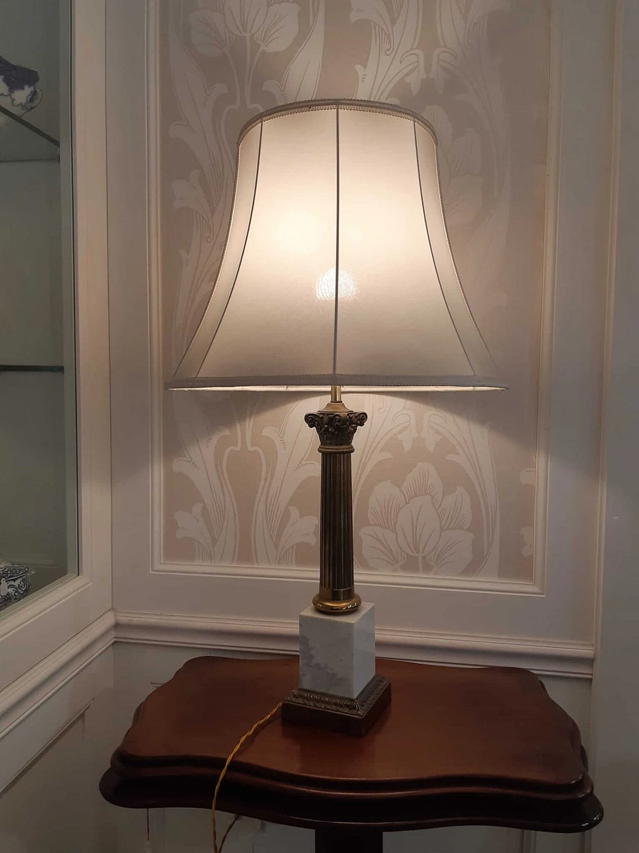 Table lamp with column base and Corinthian capital in Carrara marble and brass, 1980s 10