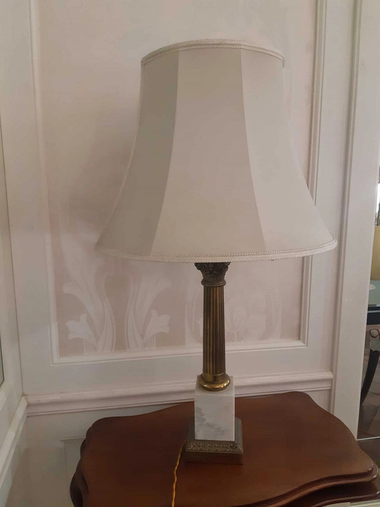 Table lamp with column base and Corinthian capital in Carrara marble and brass, 1980s 12