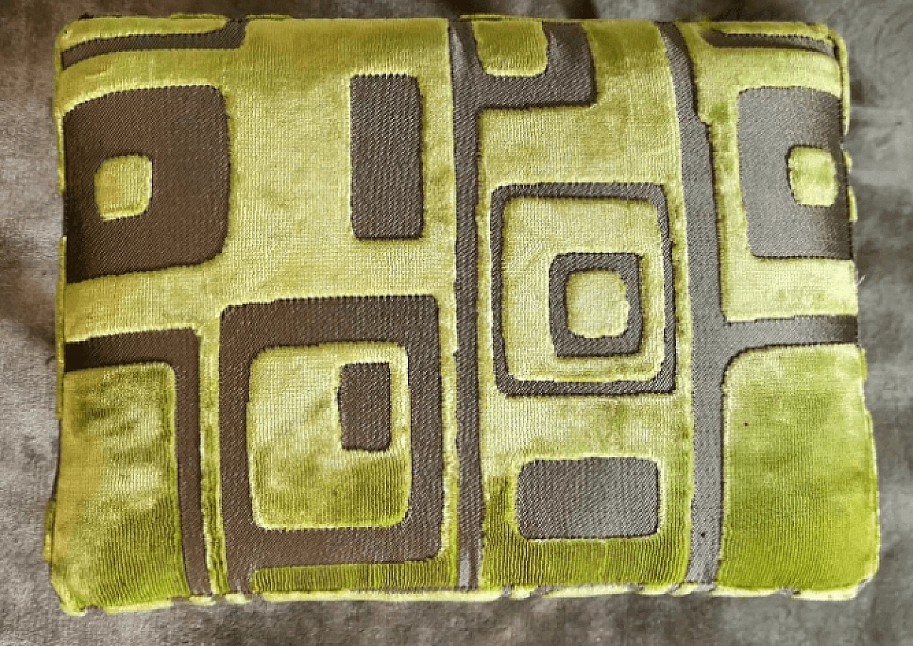 Coppia di sgabelli in ottone e tessuto nello stile di Paolo Buffa, anni '60 11