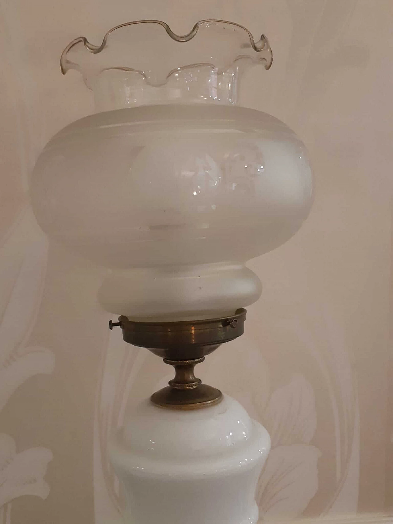 Lampada da tavolo con base in vetro e ottone e paralume in vetro satinato, anni '20 5