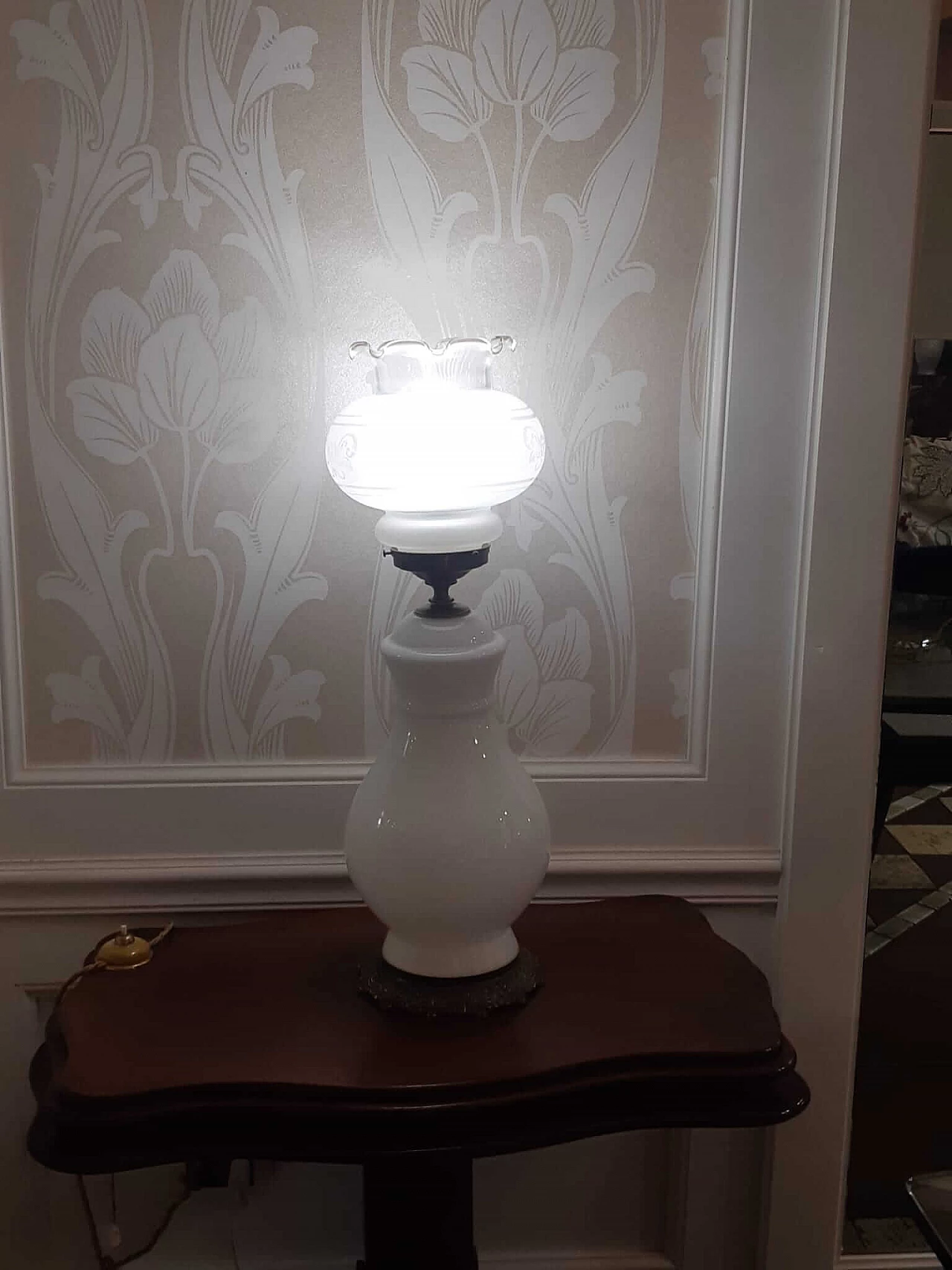 Lampada da tavolo con base in vetro e ottone e paralume in vetro satinato, anni '20 7