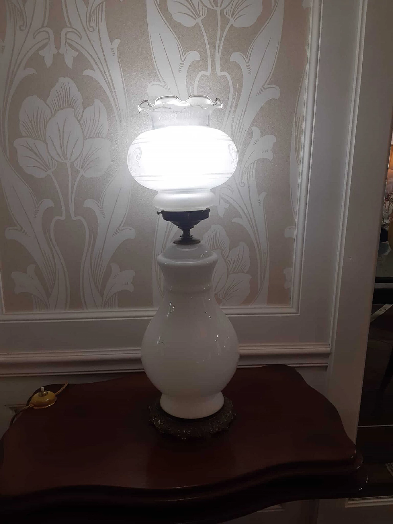 Lampada da tavolo con base in vetro e ottone e paralume in vetro satinato, anni '20 8