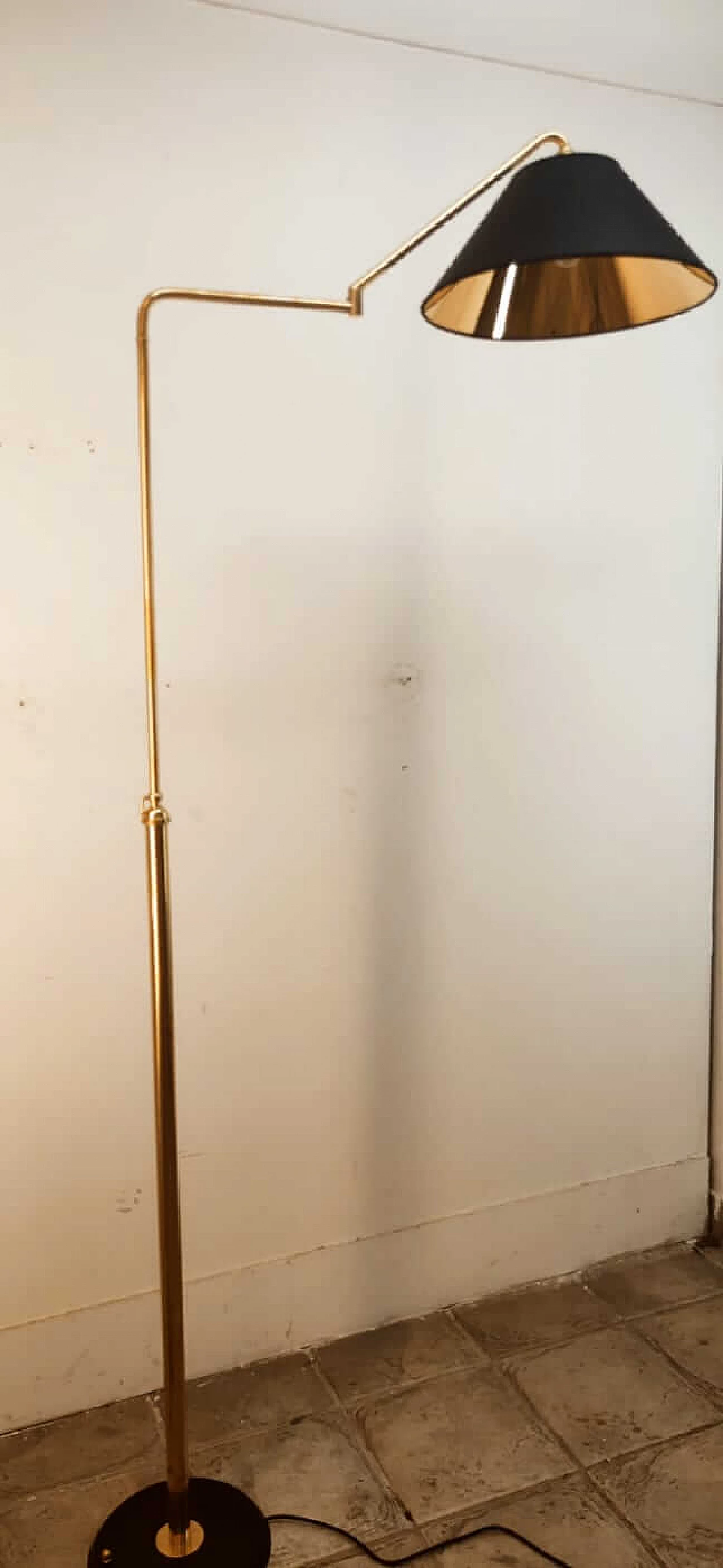 Piantana regolabile in ottone con paralume nero e oro, anni '70 11