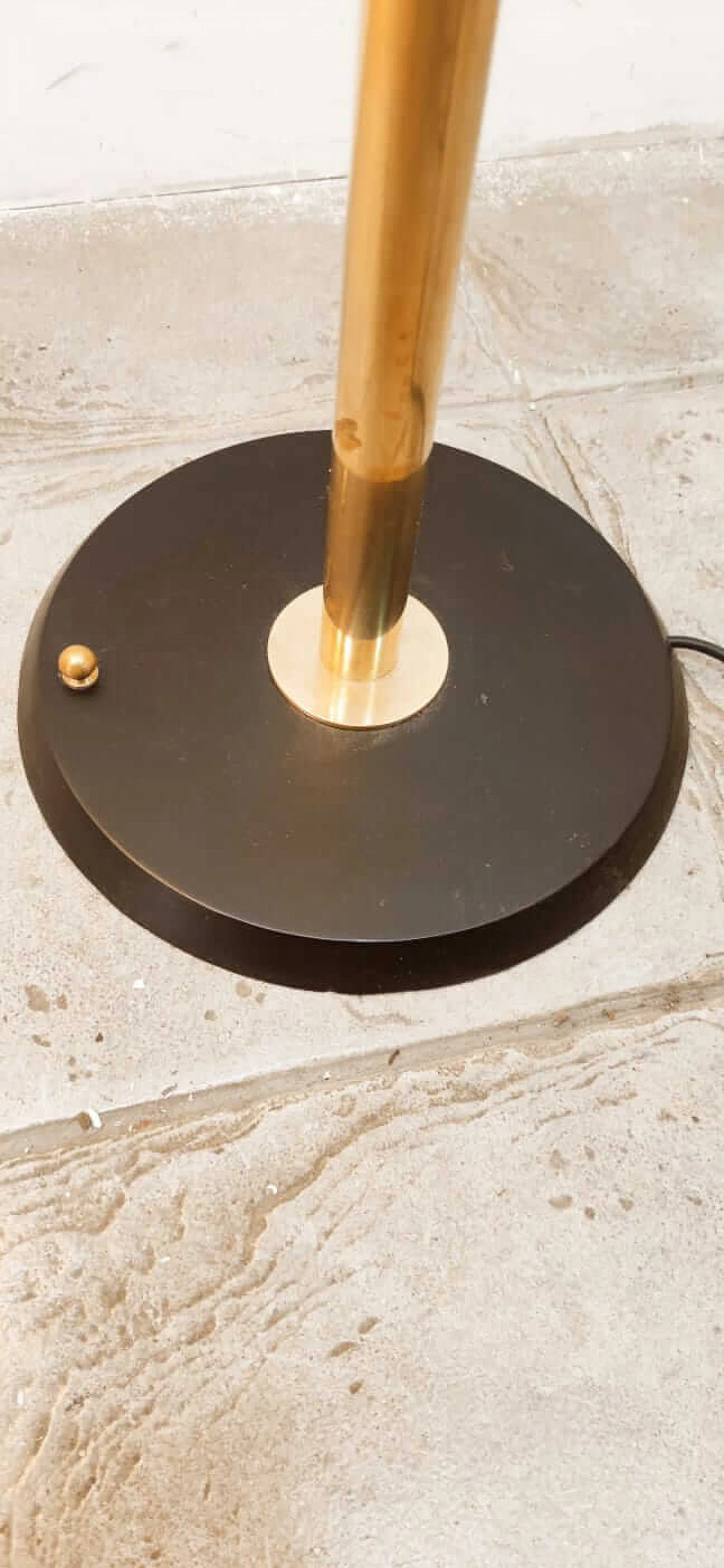 Piantana regolabile in ottone con paralume nero e oro, anni '70 16