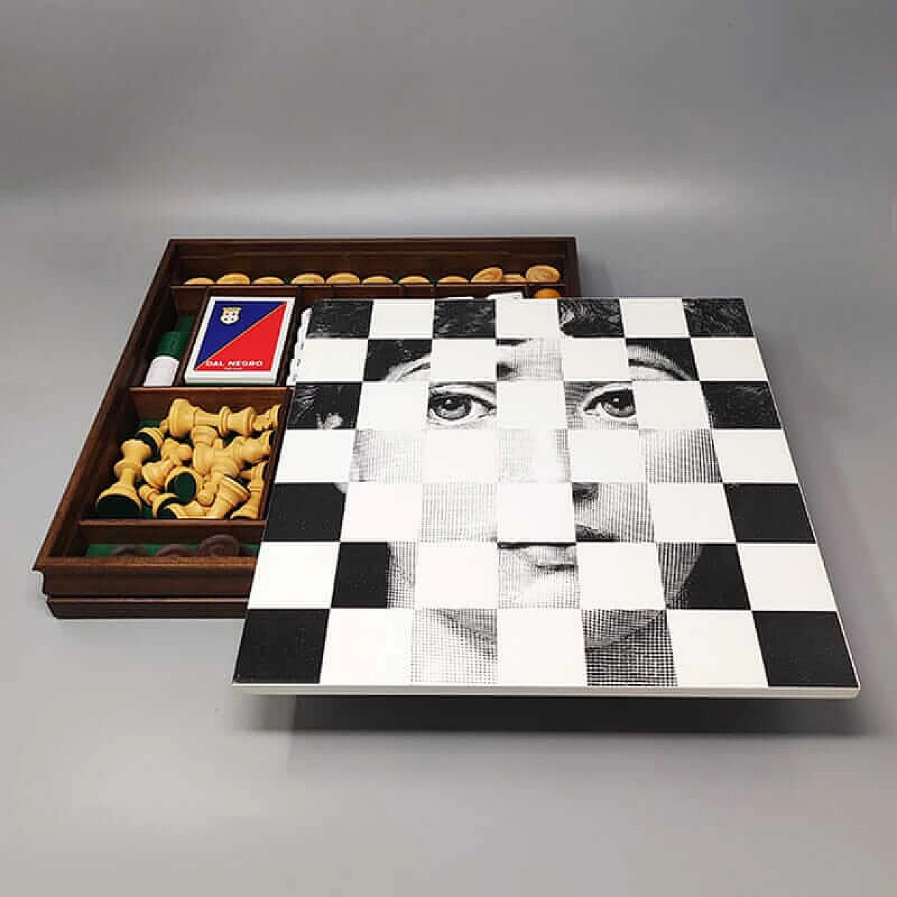 Giochi da tavolo in noce di Piero Fornasetti per Dal Negro, anni '70 6