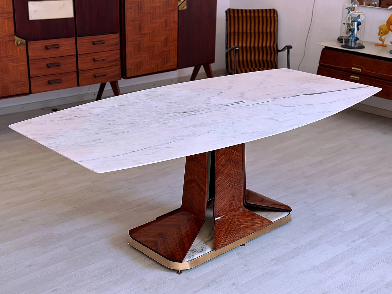 Dining table with white Carrara marble top attributed to Vittorio Dassi, 1950s 3