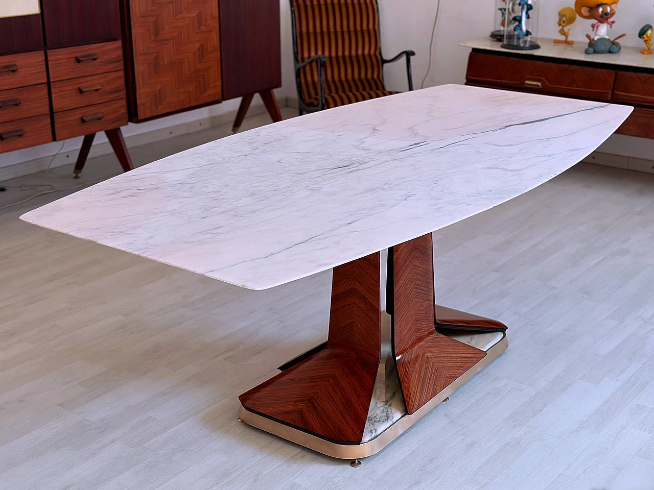 Dining table with white Carrara marble top attributed to Vittorio Dassi, 1950s 6
