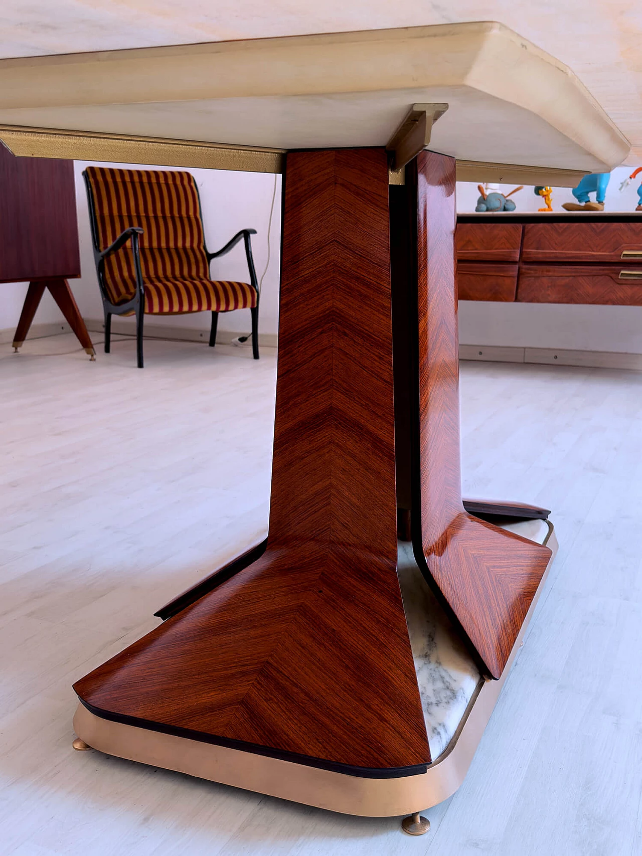 Dining table with white Carrara marble top attributed to Vittorio Dassi, 1950s 12