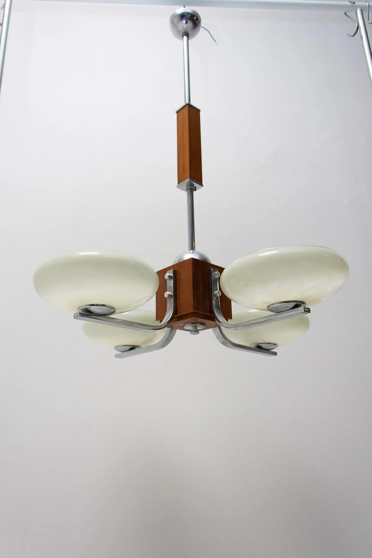 Lampadario a sospensione Art Deco in cromo e legno, anni '30 2