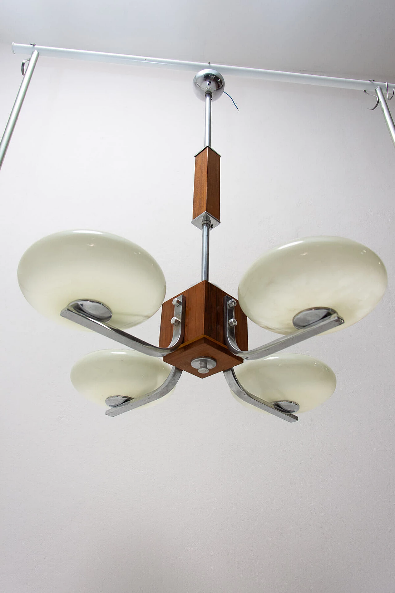 Lampadario a sospensione Art Deco in cromo e legno, anni '30 3