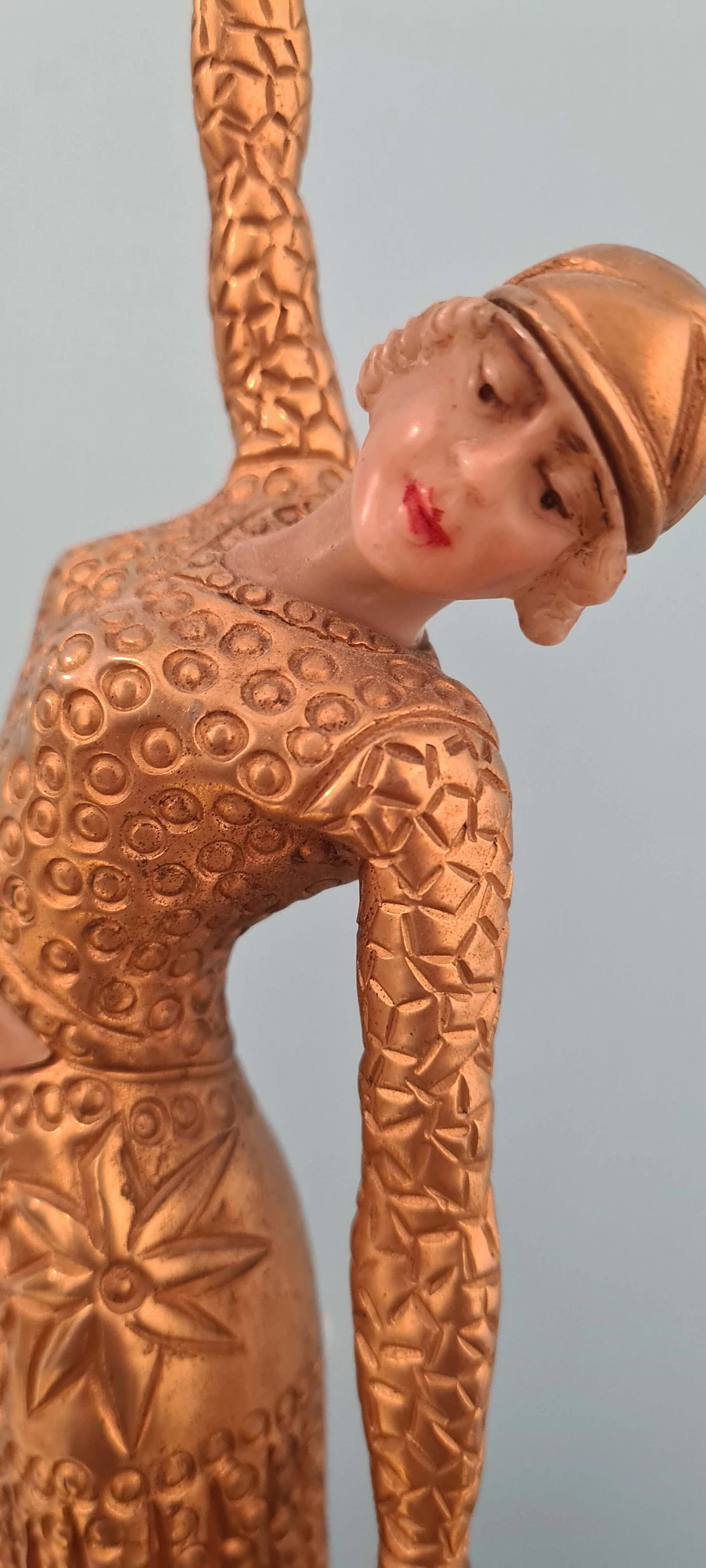 Scultura femminile Art Déco in bachelite e ottone su base in marmo, anni '30 3