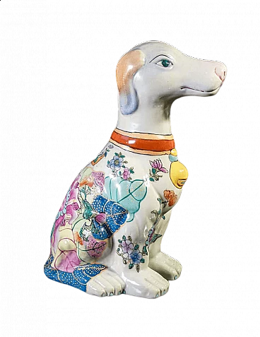 Scultura di cane in ceramica dipinta a motivi floreali