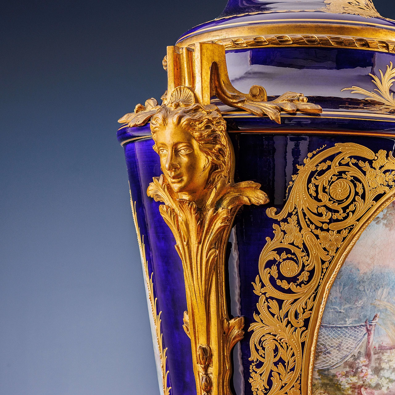 Vaso a urna in porcellana di Sèvres, metà '800 4