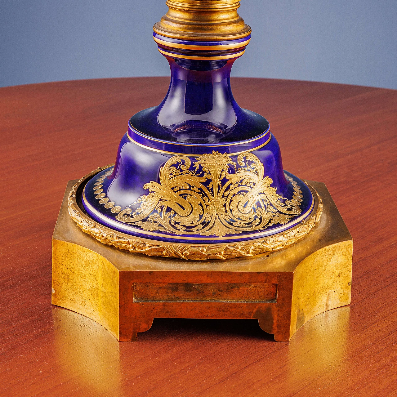 Vaso a urna in porcellana di Sèvres, metà '800 6