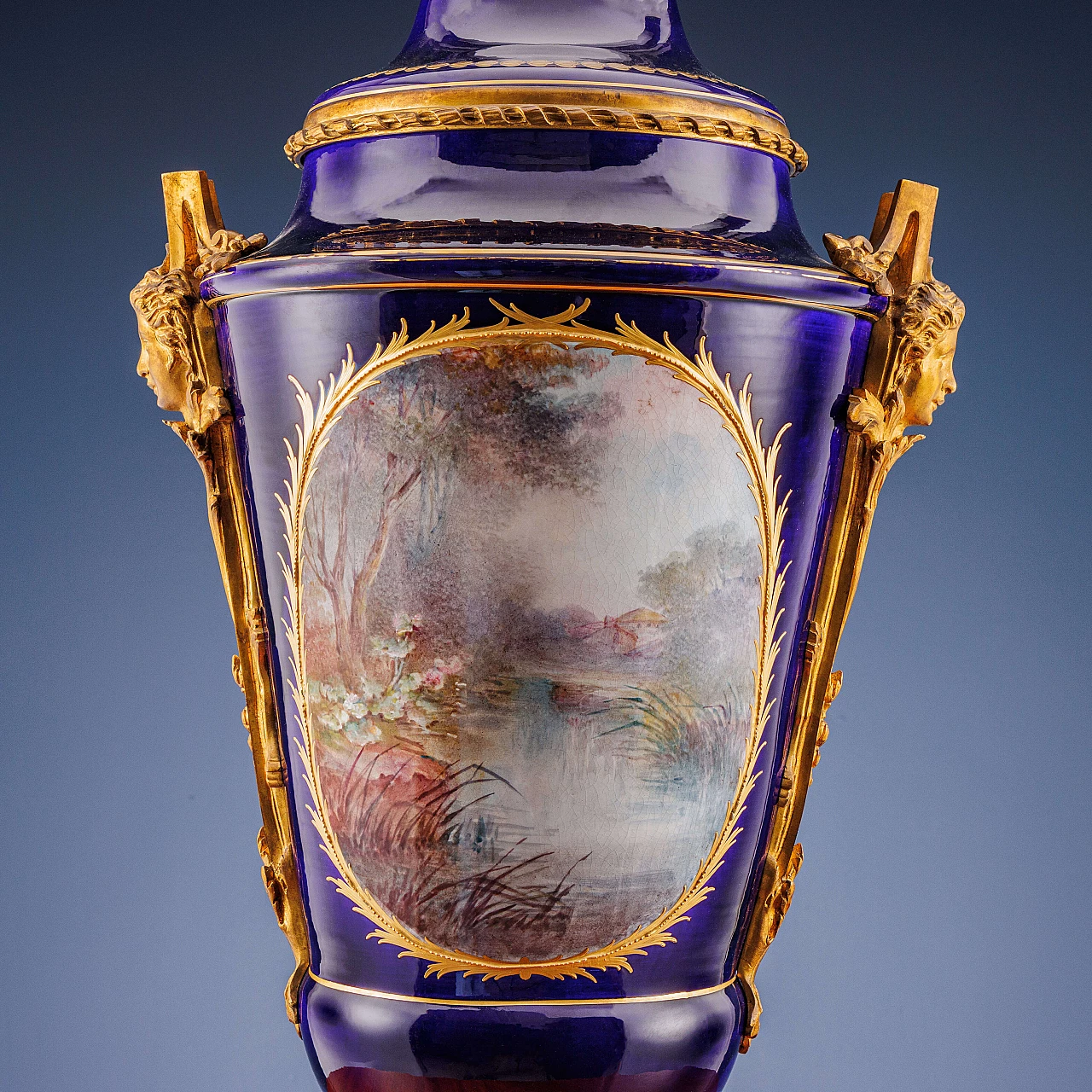 Vaso a urna in porcellana di Sèvres, metà '800 7