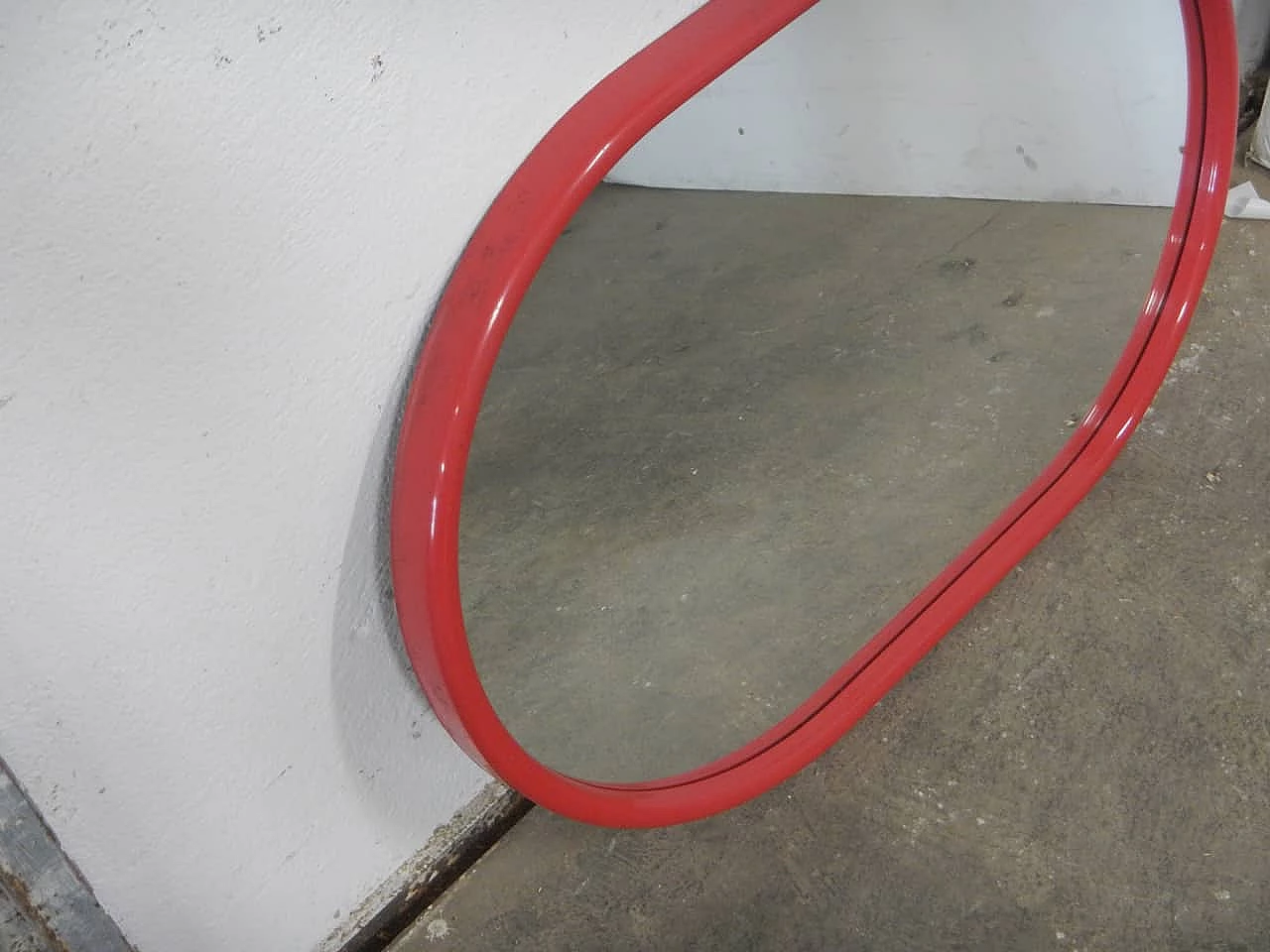 Specchio con cornice in plastica rossa, anni '70 6