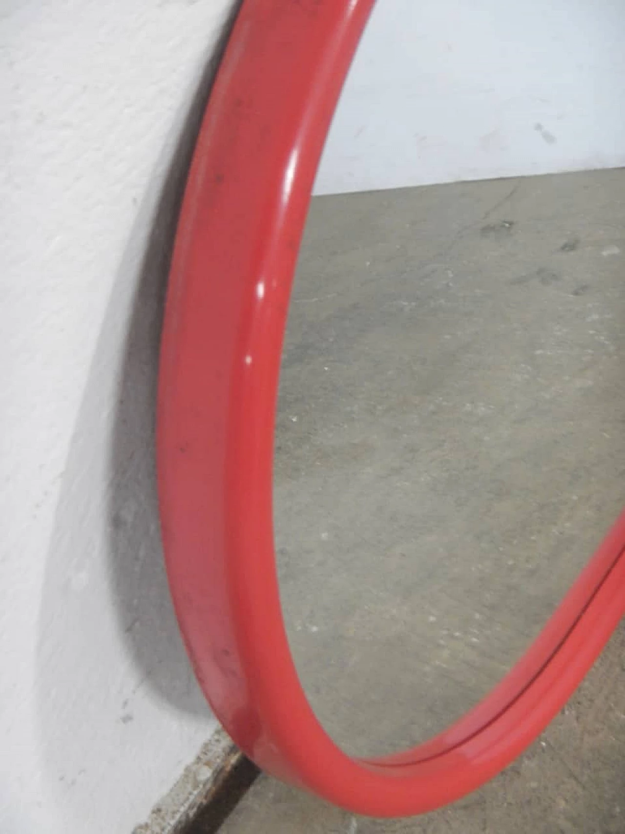 Specchio con cornice in plastica rossa, anni '70 7