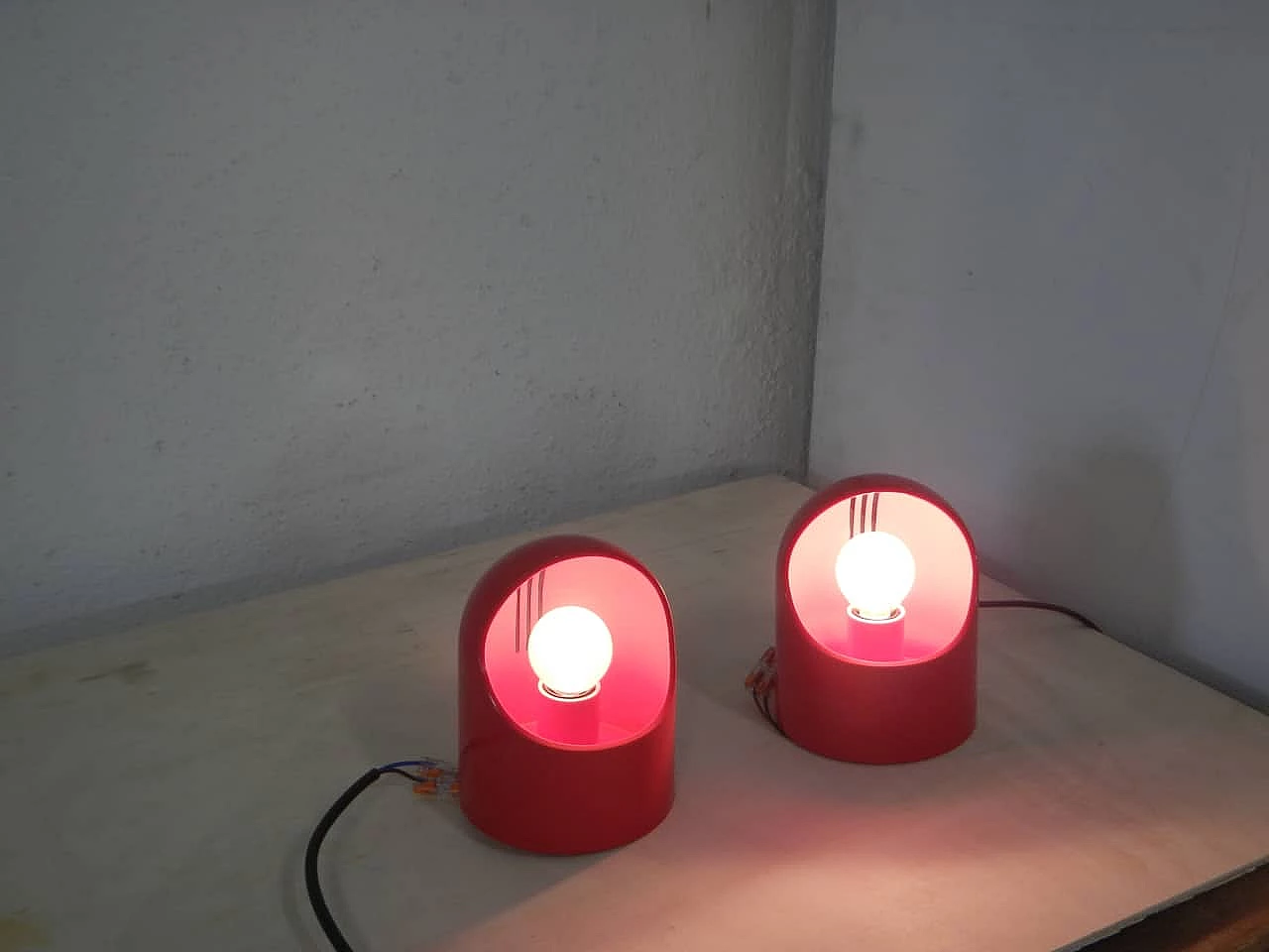 Pair of red plastic table lamps by Gedy, 1970s 4