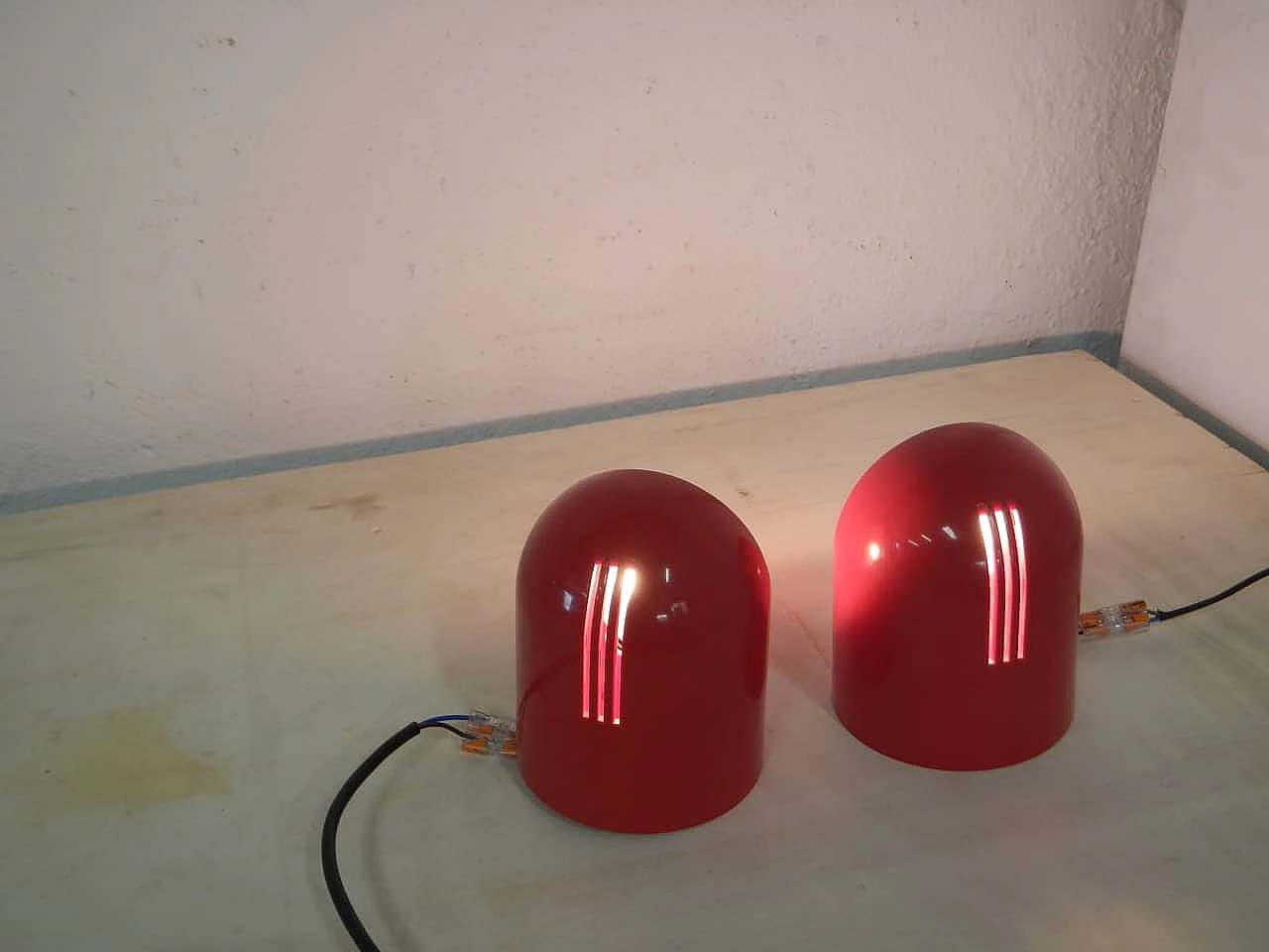 Pair of red plastic table lamps by Gedy, 1970s 5