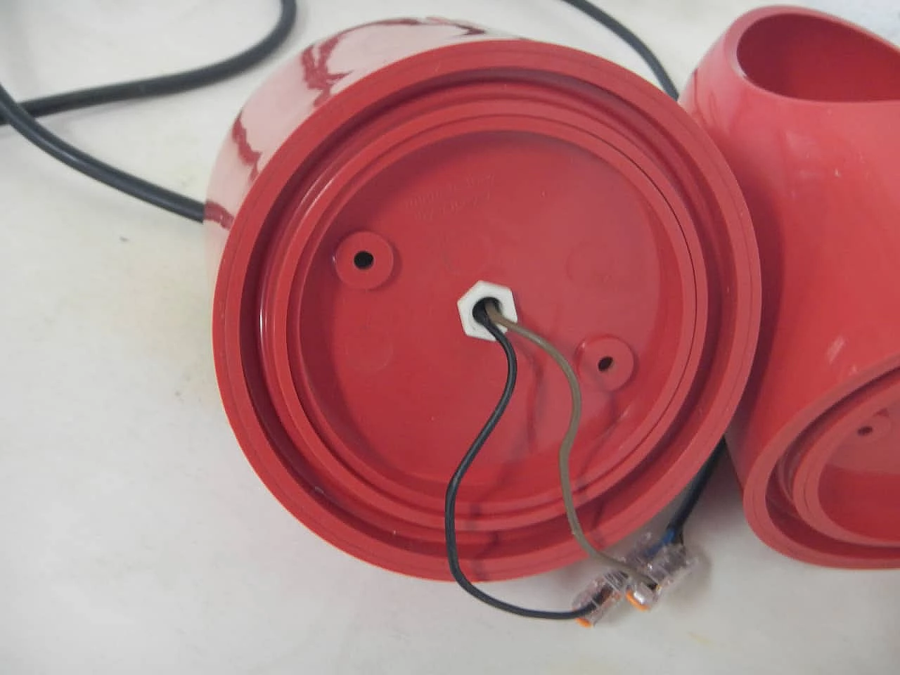 Pair of red plastic table lamps by Gedy, 1970s 9