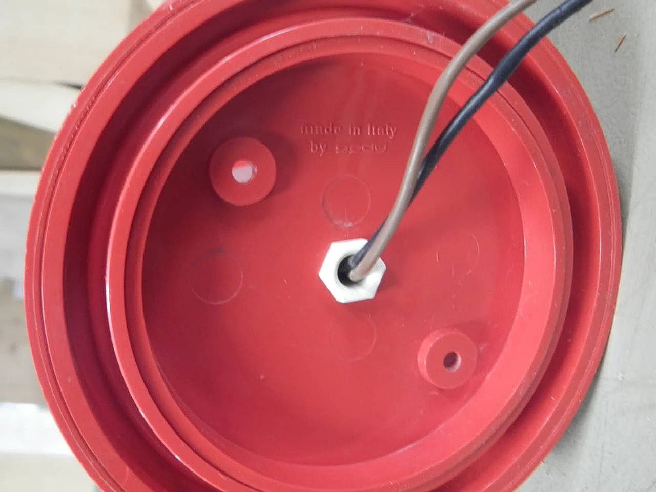 Pair of red plastic table lamps by Gedy, 1970s 10