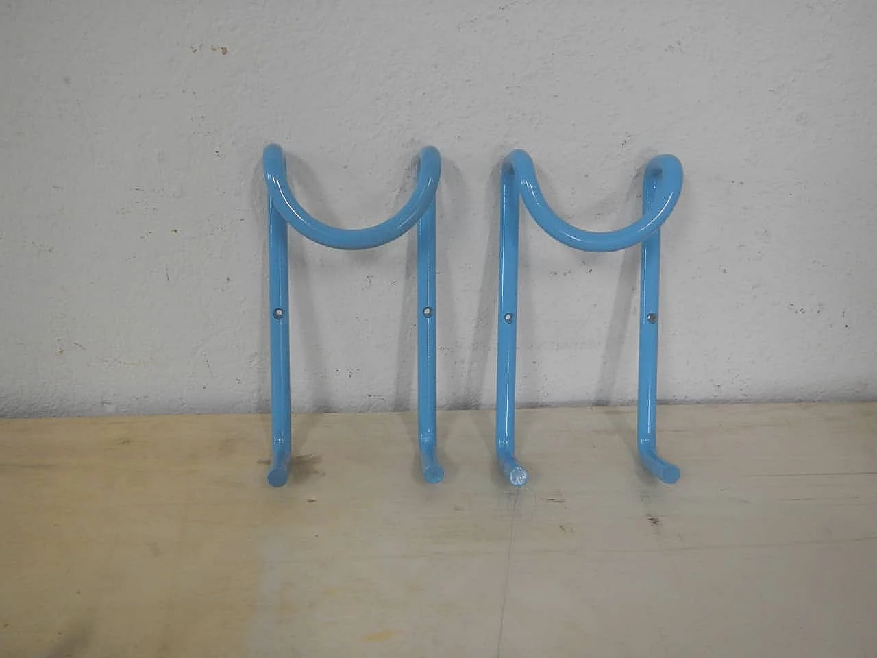 Pair of coloured metal coat-stands, 1980s 2