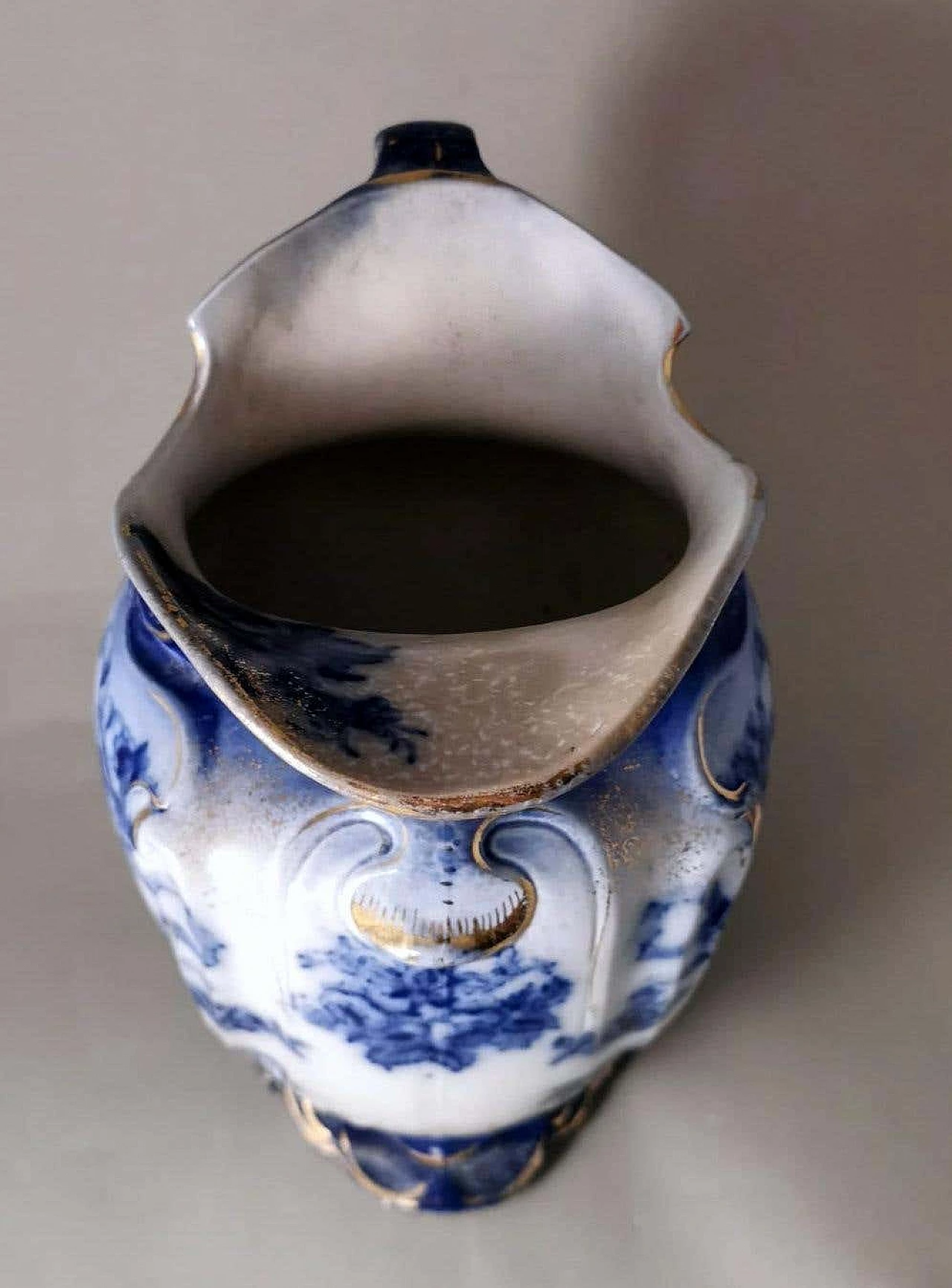 Victorian-style jug in white, blue and gold porcelain, late 19th century 5