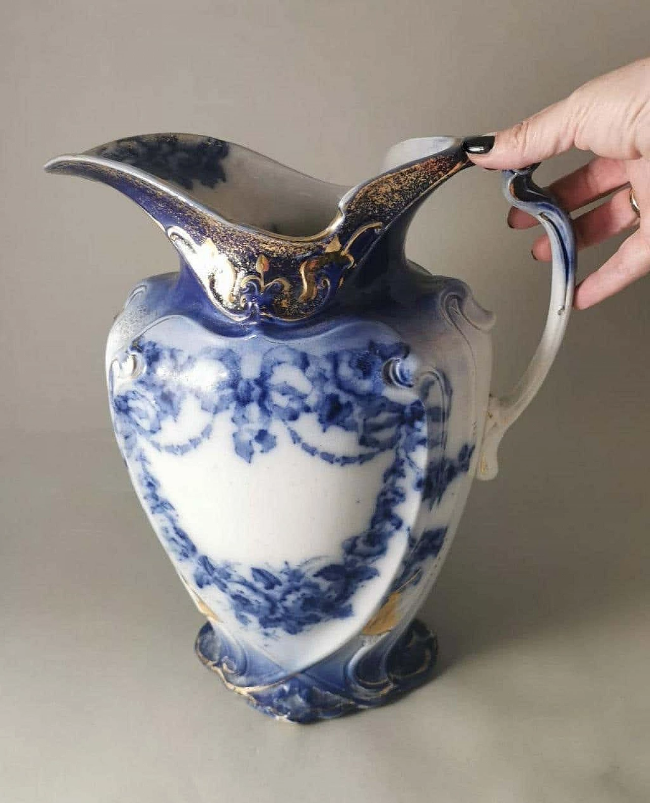 Victorian-style jug in white, blue and gold porcelain, late 19th century 19