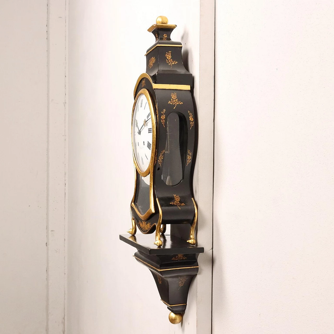 Ebonized wood Neuchateloise pendulum clock with shelf, 19th century 9