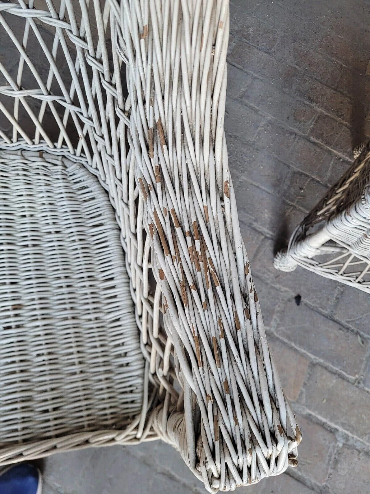 Divanetto e coppia di poltrone in vimini, anni '50 3