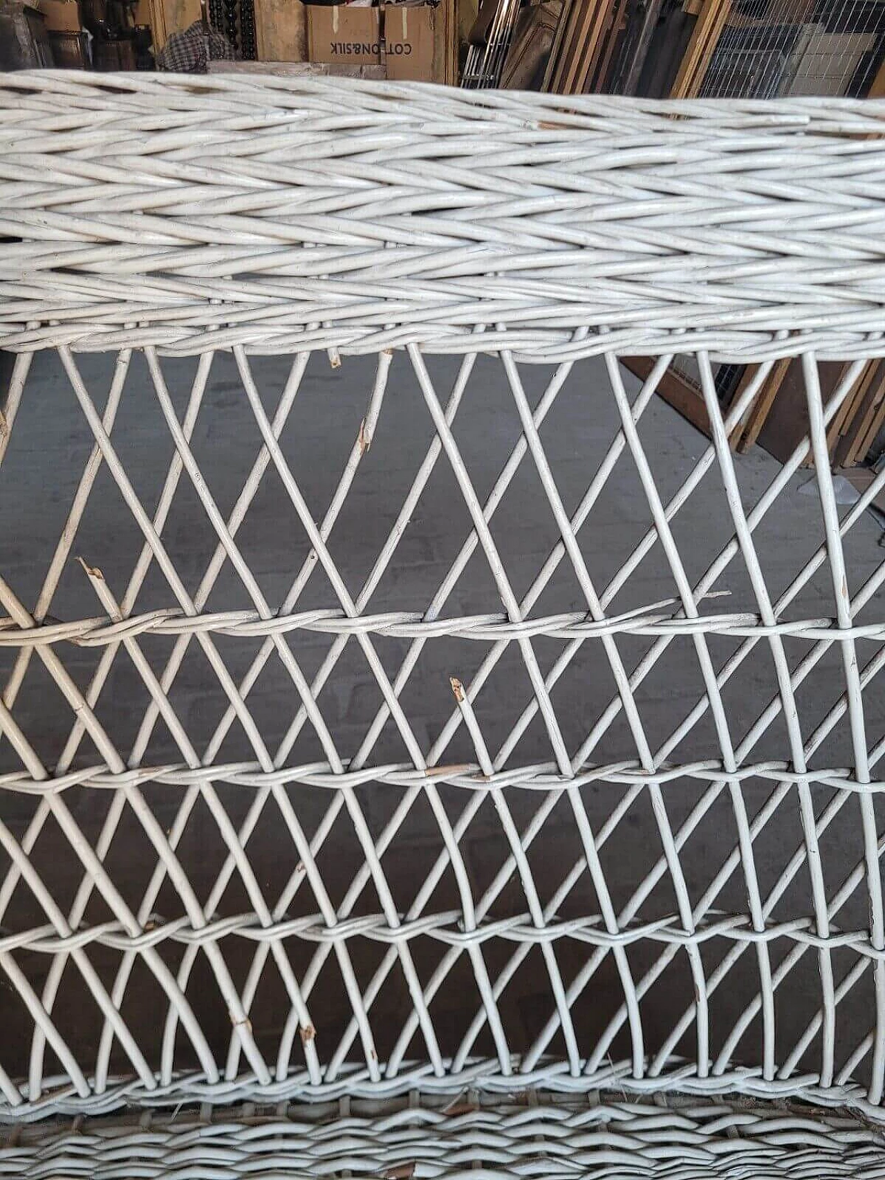 Divanetto e coppia di poltrone in vimini, anni '50 7