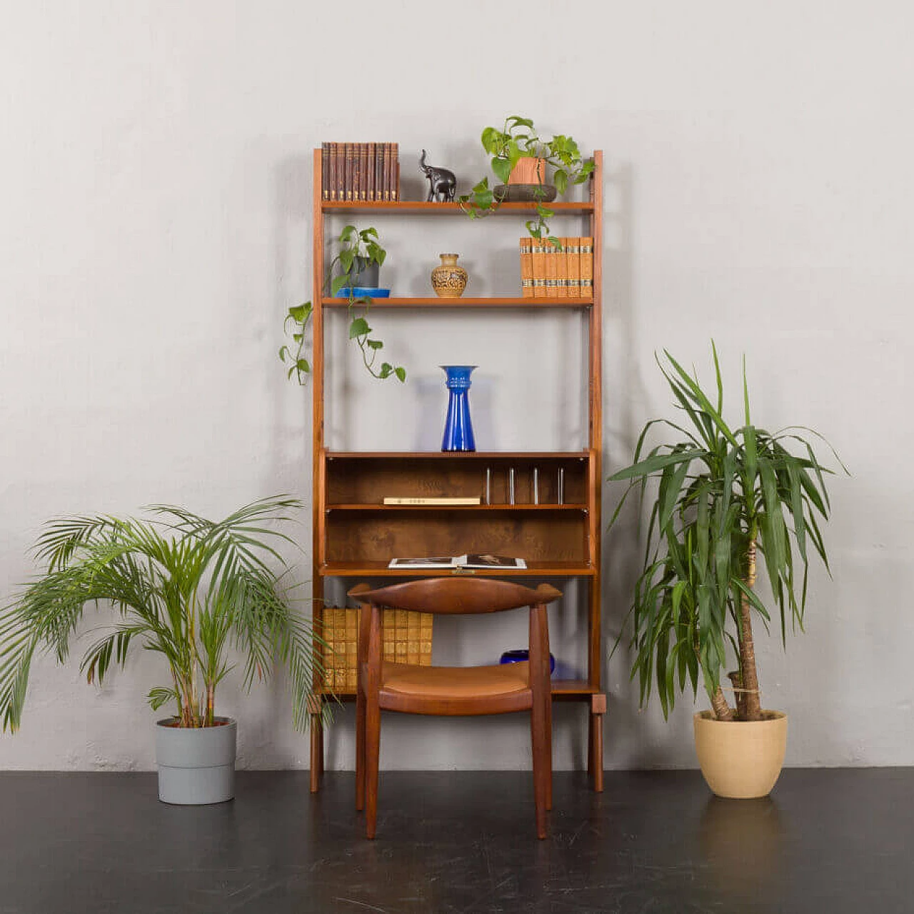 Libreria verticale scandinava in teak con scrivania a ribalta, anni '60 1