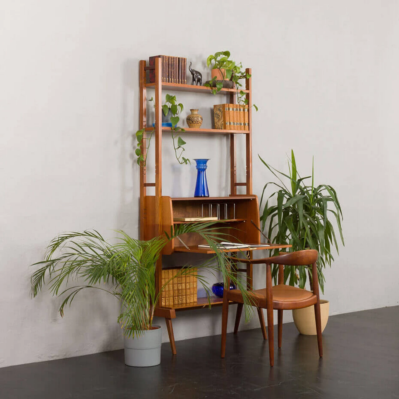 Libreria verticale scandinava in teak con scrivania a ribalta, anni '60 2