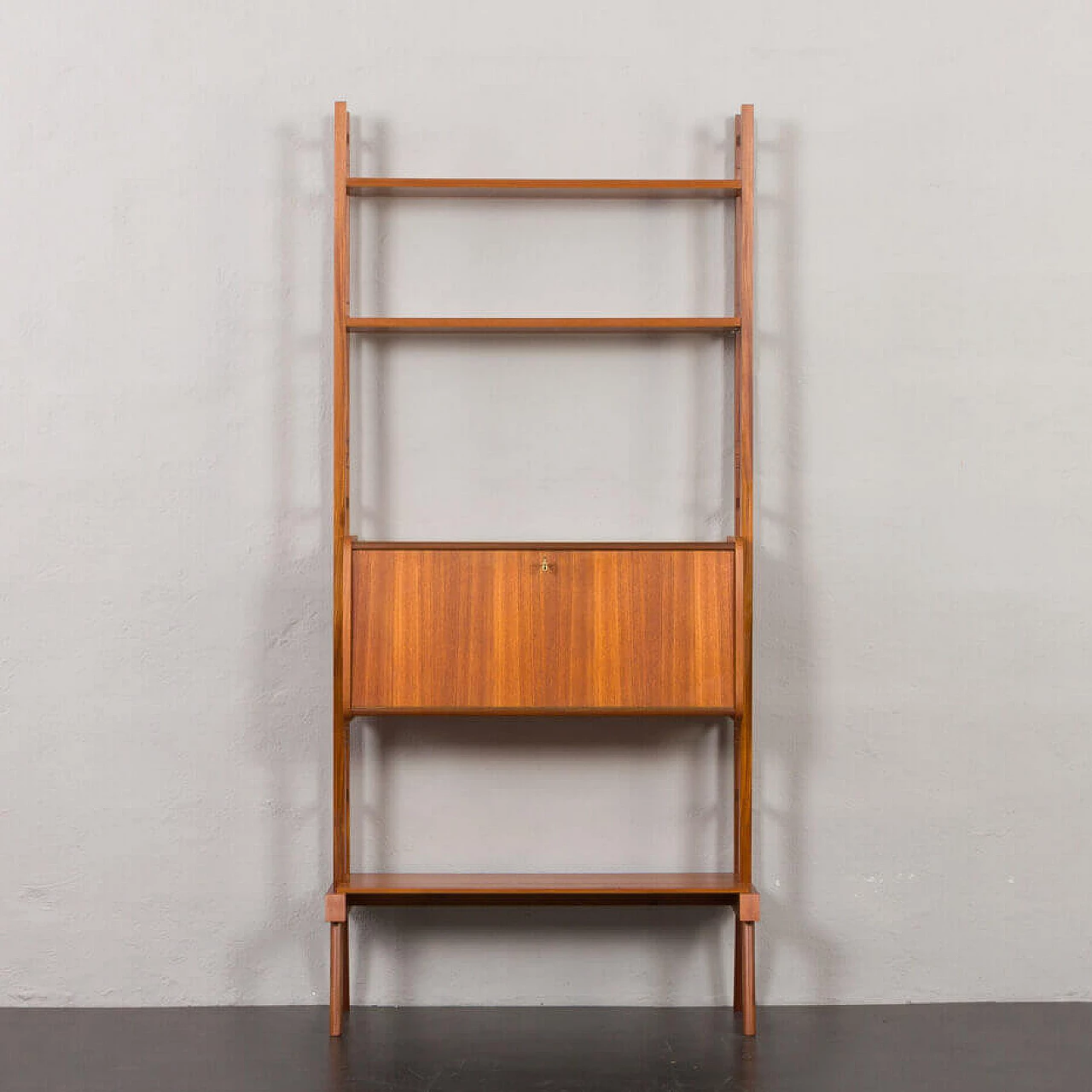 Libreria verticale scandinava in teak con scrivania a ribalta, anni '60 6