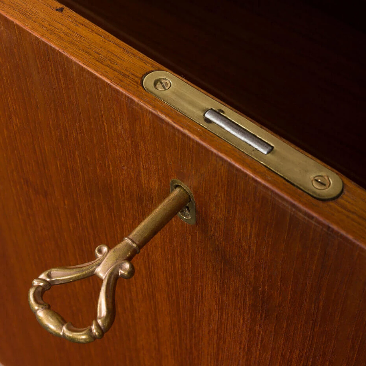 Libreria verticale scandinava in teak con scrivania a ribalta, anni '60 11