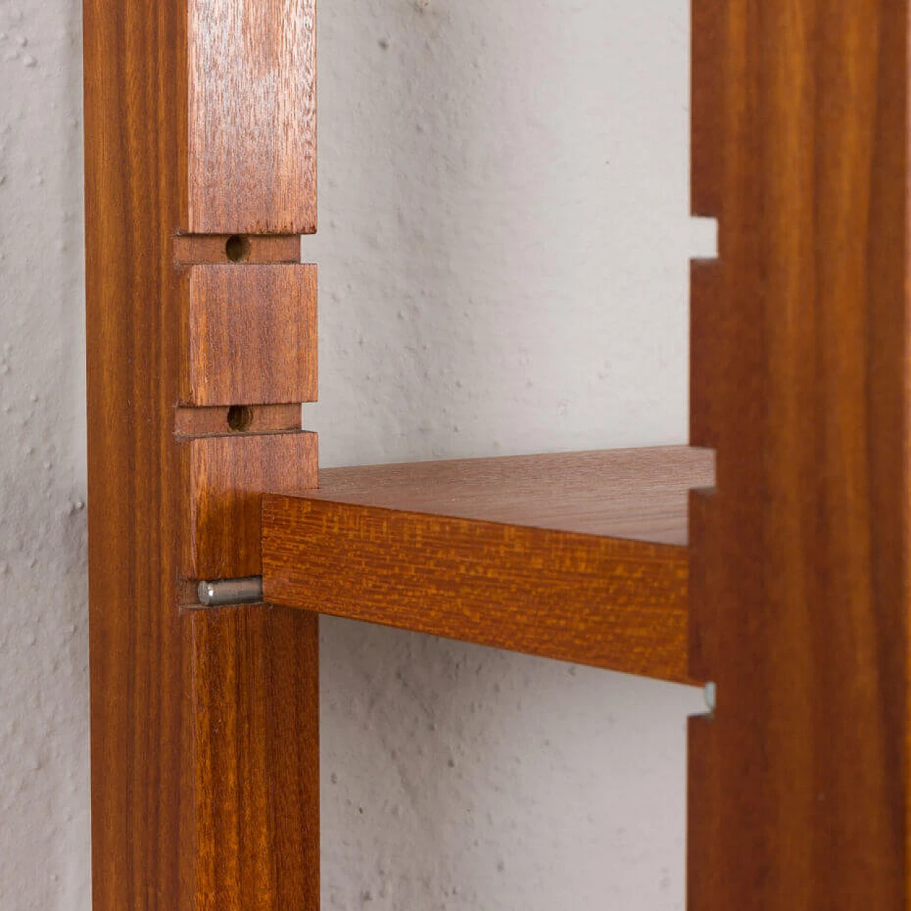 Libreria verticale scandinava in teak con scrivania a ribalta, anni '60 16