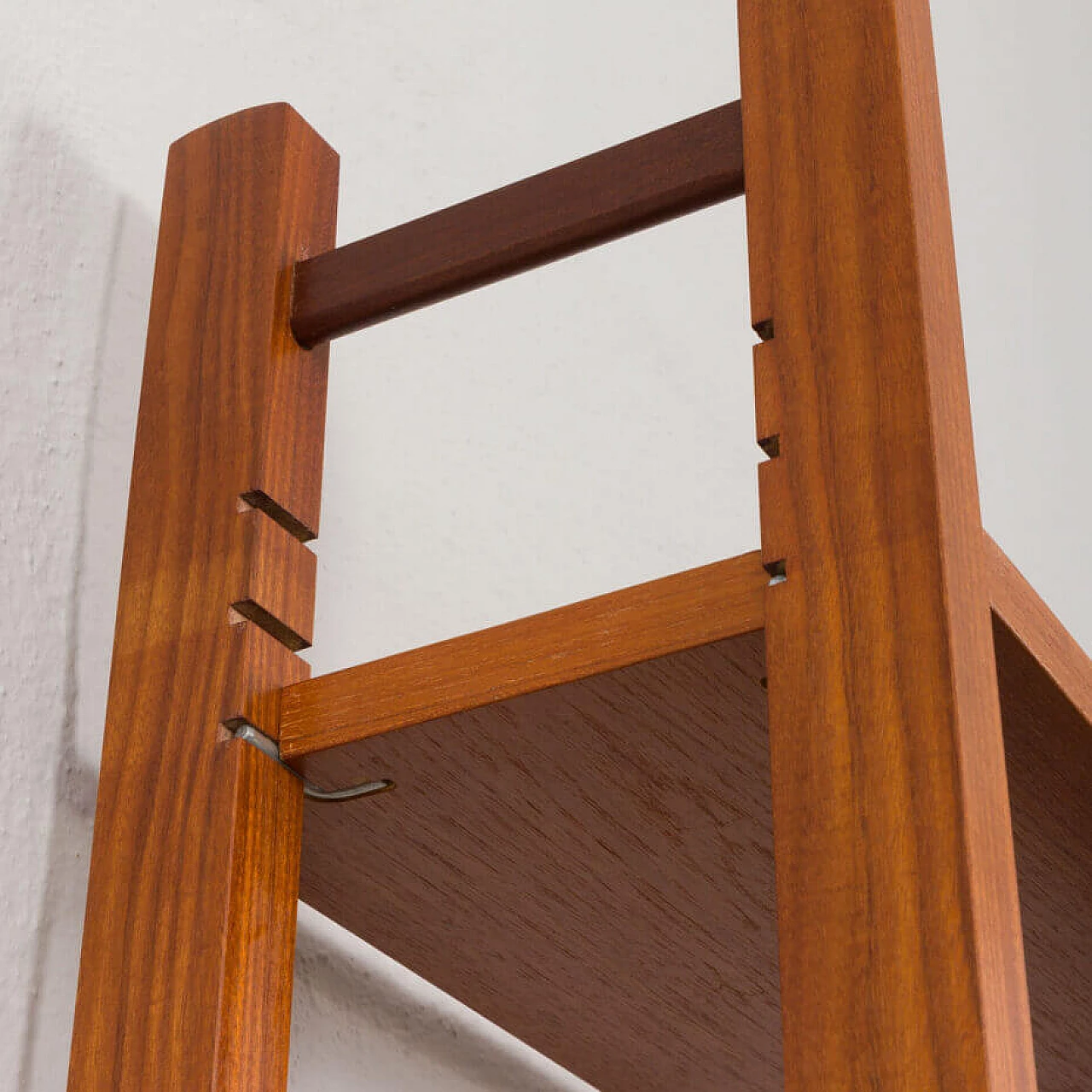 Libreria verticale scandinava in teak con scrivania a ribalta, anni '60 17