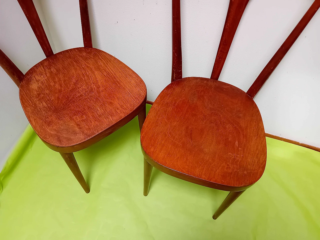 Pair of wooden chairs in the style of Guglielmo Ulrich, 1940s 3