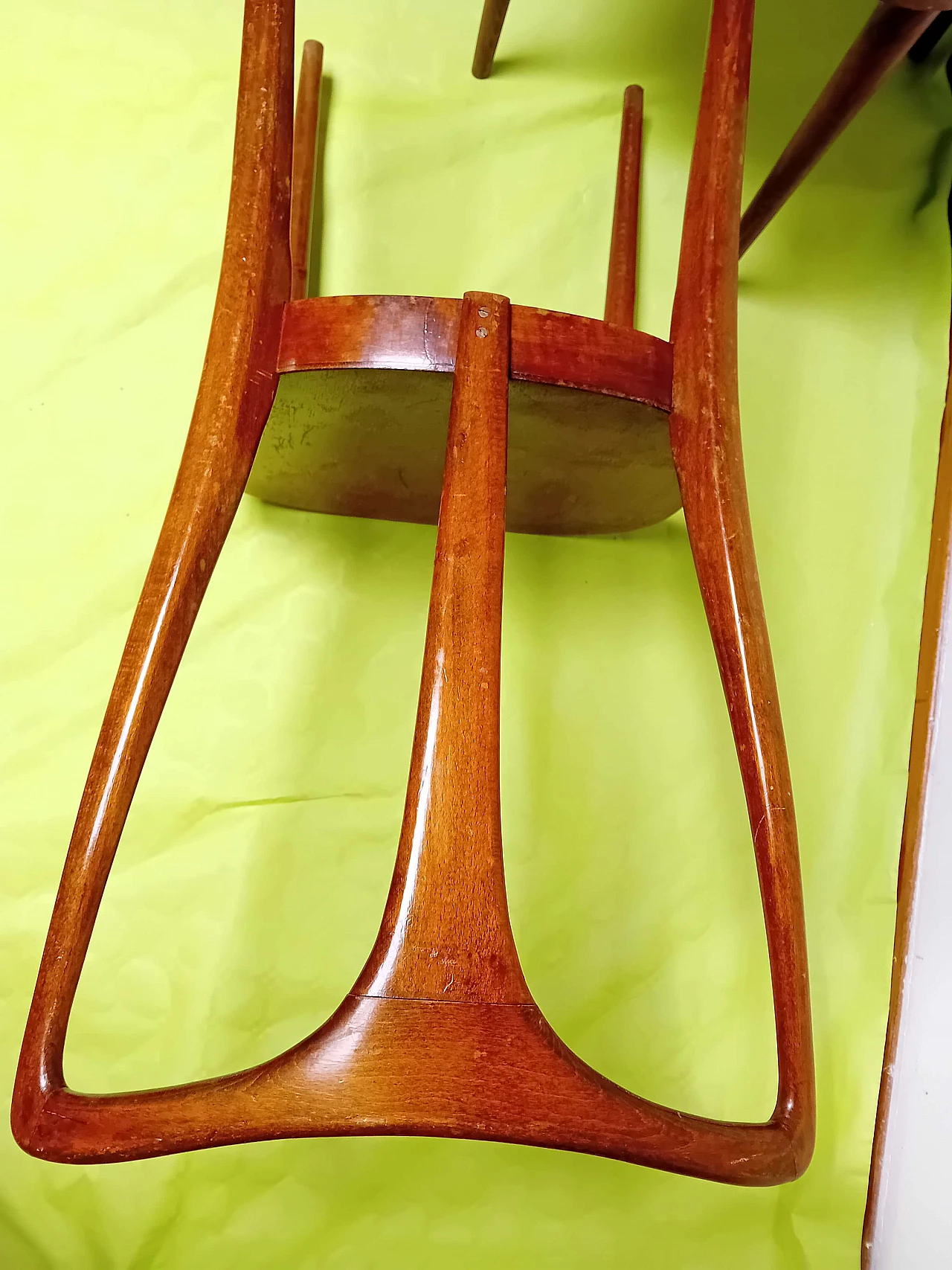 Pair of wooden chairs in the style of Guglielmo Ulrich, 1940s 8