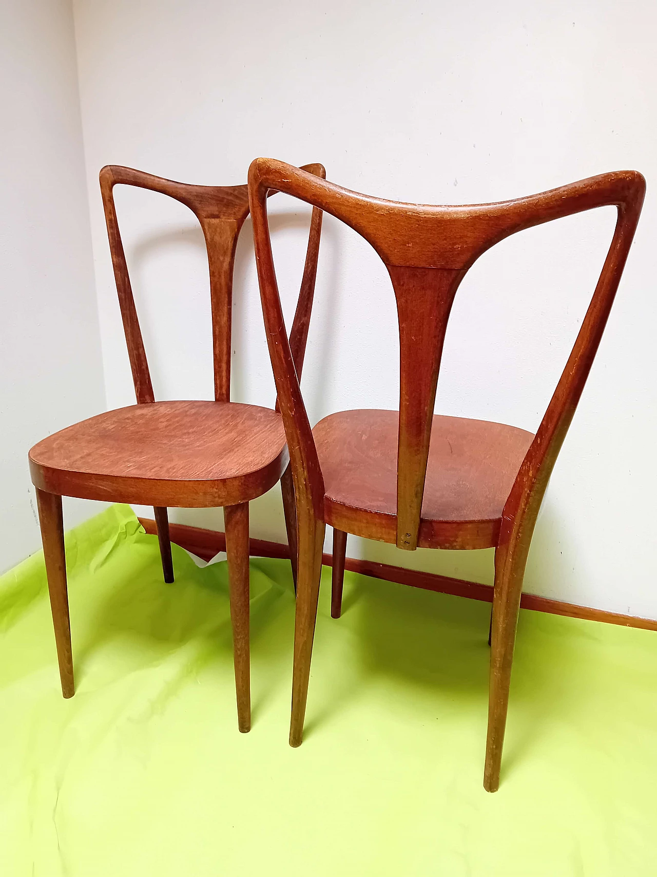 Pair of wooden chairs in the style of Guglielmo Ulrich, 1940s 11
