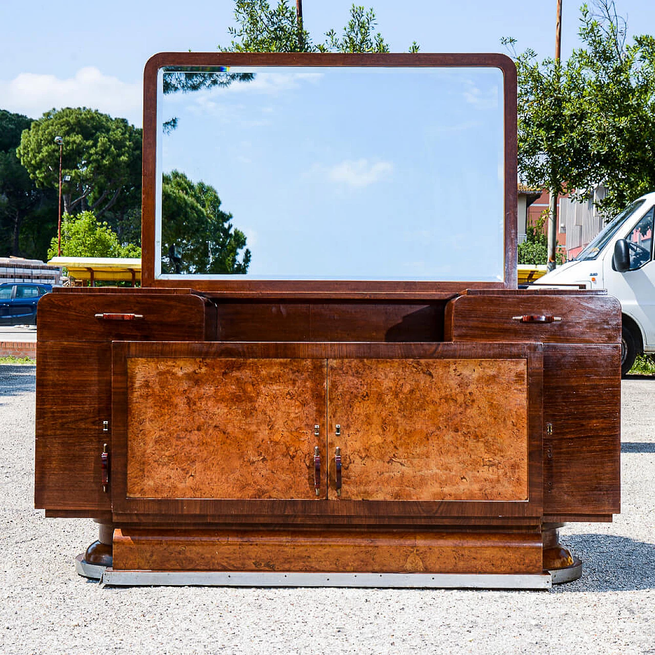 Credenza Art Deco impiallacciata in radica di betulla e noce con specchio di Osvaldo Borsari, anni '20 1