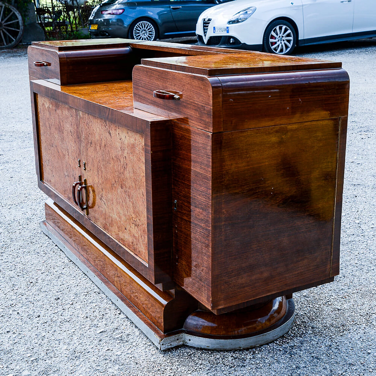 Credenza Art Deco impiallacciata in radica di betulla e noce con specchio di Osvaldo Borsari, anni '20 4