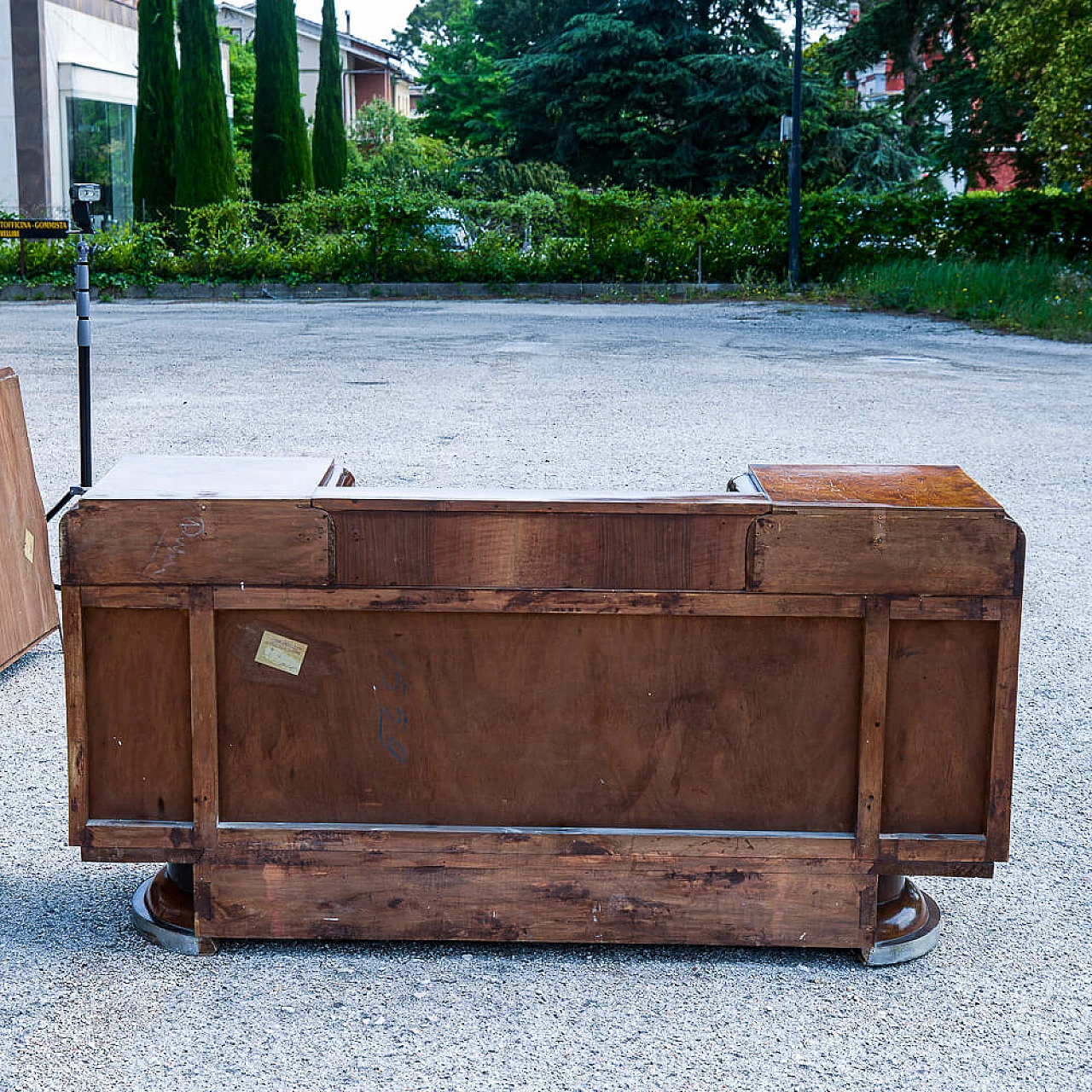 Credenza Art Deco impiallacciata in radica di betulla e noce con specchio di Osvaldo Borsari, anni '20 5