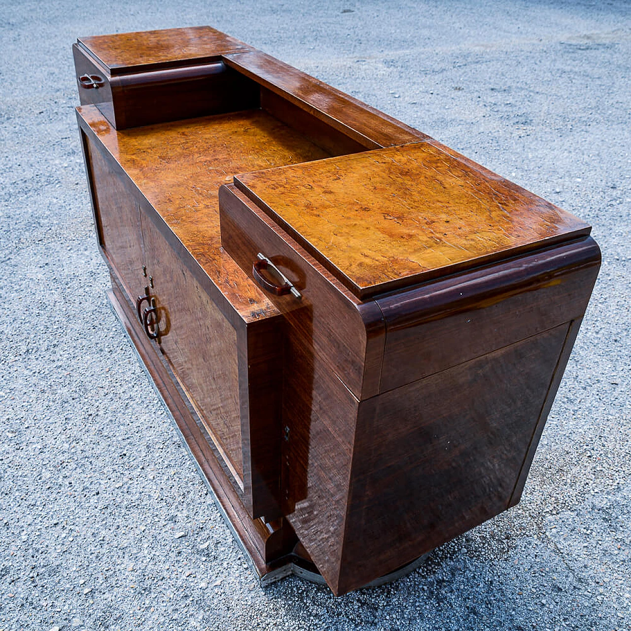 Credenza Art Deco impiallacciata in radica di betulla e noce con specchio di Osvaldo Borsari, anni '20 7