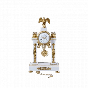 Orologio da tavolo a portico in marmo di Carrara in stile Impero di La Vallèe, anni '50