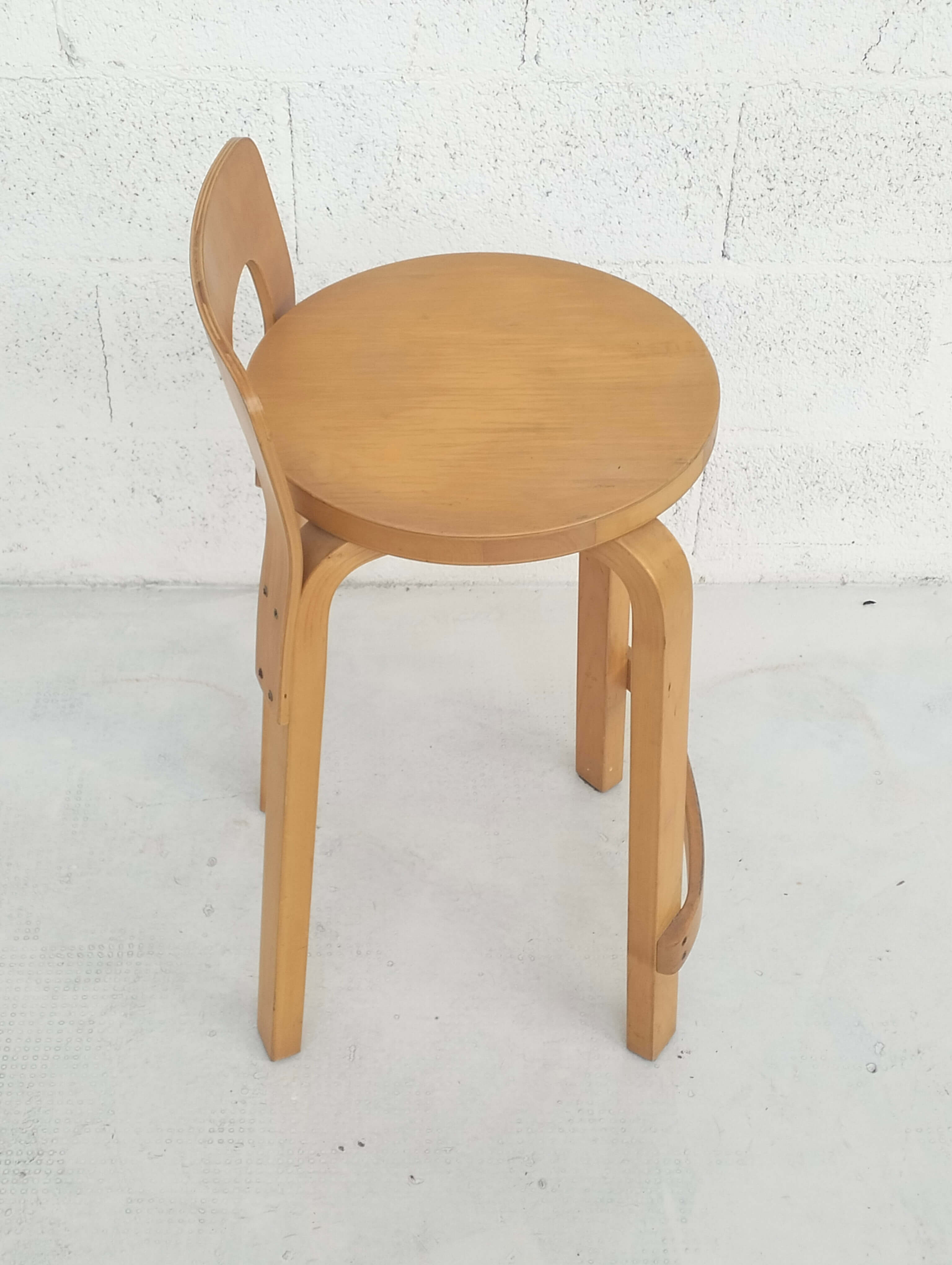 Sgabello K65 in multistrato di betulla curvato di Alvar Aalto per Artek