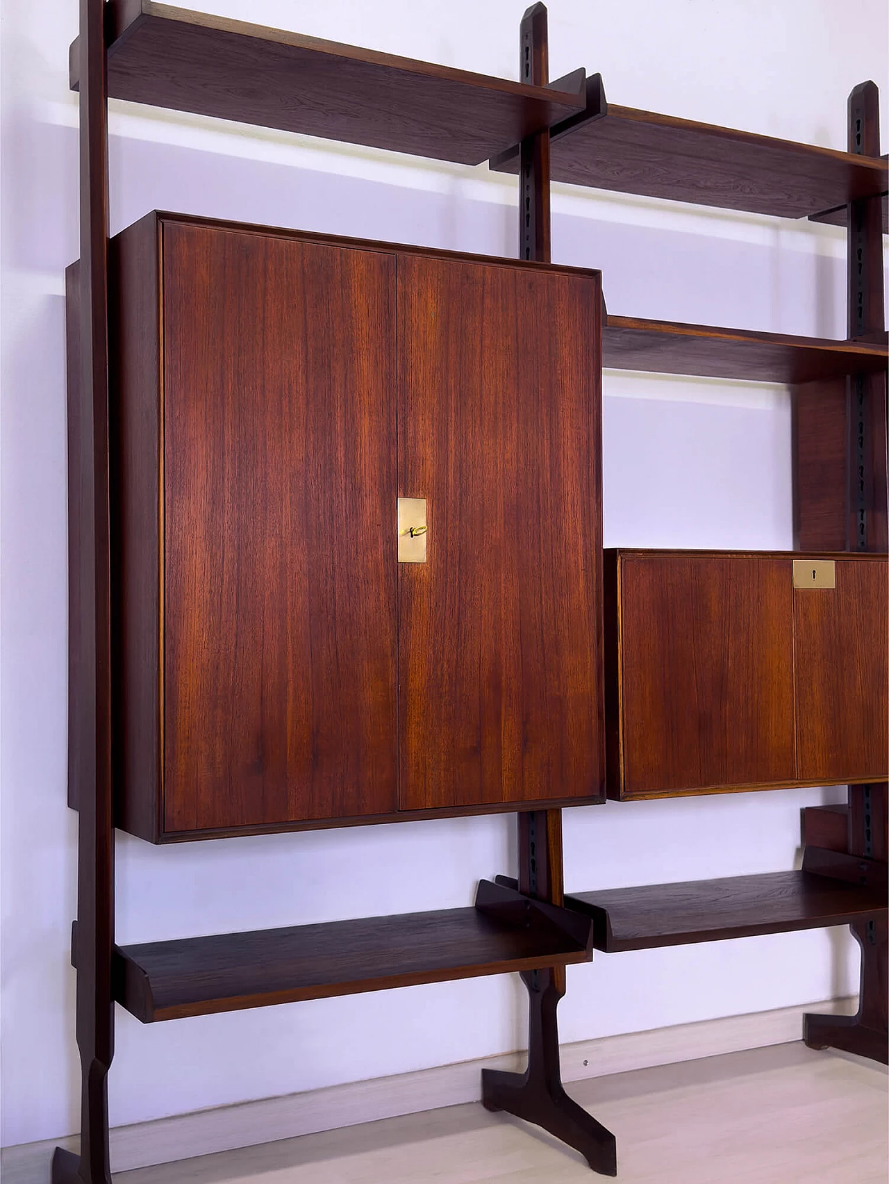 Libreria in teak rosso a quattro moduli con dettagli in ottone di Vittorio Dassi, anni '50 4