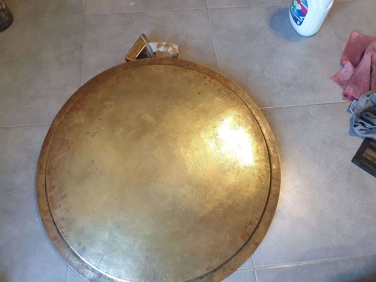 Indo-Persian gilded brass round tray, 19th century 33