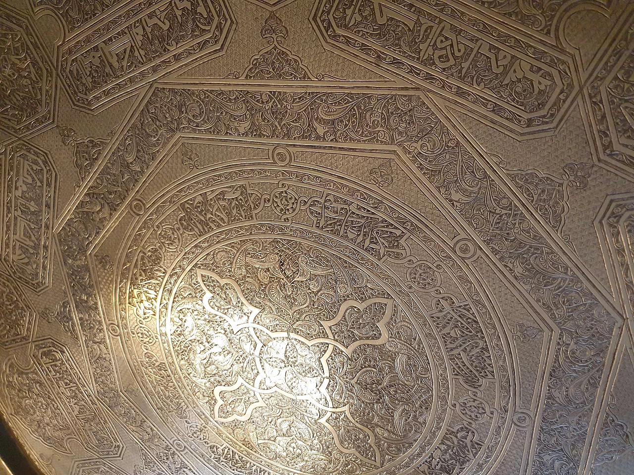 Indo-Persian gilded brass round tray, 19th century 45