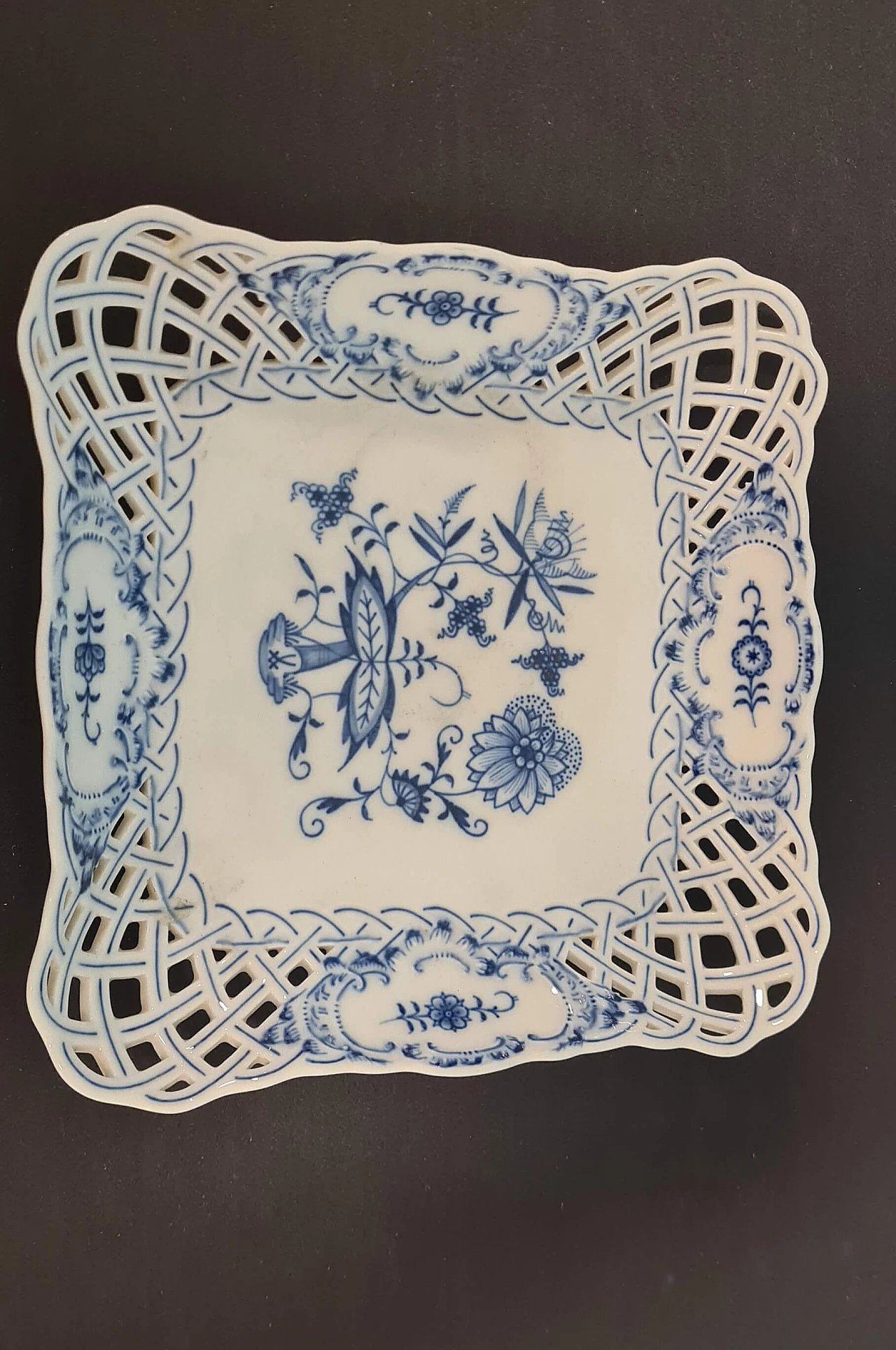 Square dish decorated Blue Onion by Meissen, 1950s 2